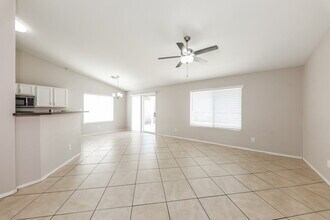 1411 E Carter Rd in Phoenix, AZ - Foto de edificio - Building Photo