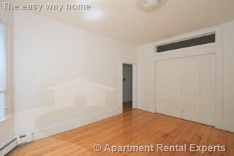 254 Windsor St, Unit #2R in Cambridge, MA - Foto de edificio - Building Photo