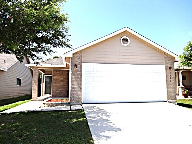 9926 Kent Forest in San Antonio, TX - Building Photo