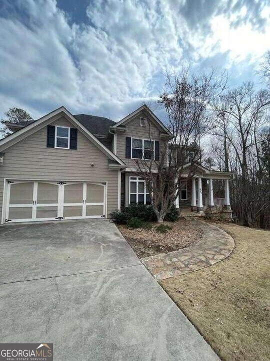 6120 Long Shore Dr in Douglasville, GA - Building Photo