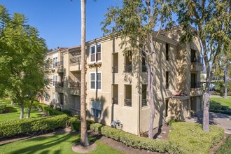 55+ FountainGlen Rancho Santa Margarita in Rancho Santa Margarita, CA - Foto de edificio - Building Photo