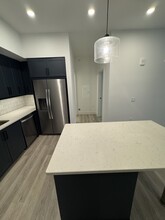 24 NW 31st St, Unit B3 in Miami, FL - Building Photo - Building Photo