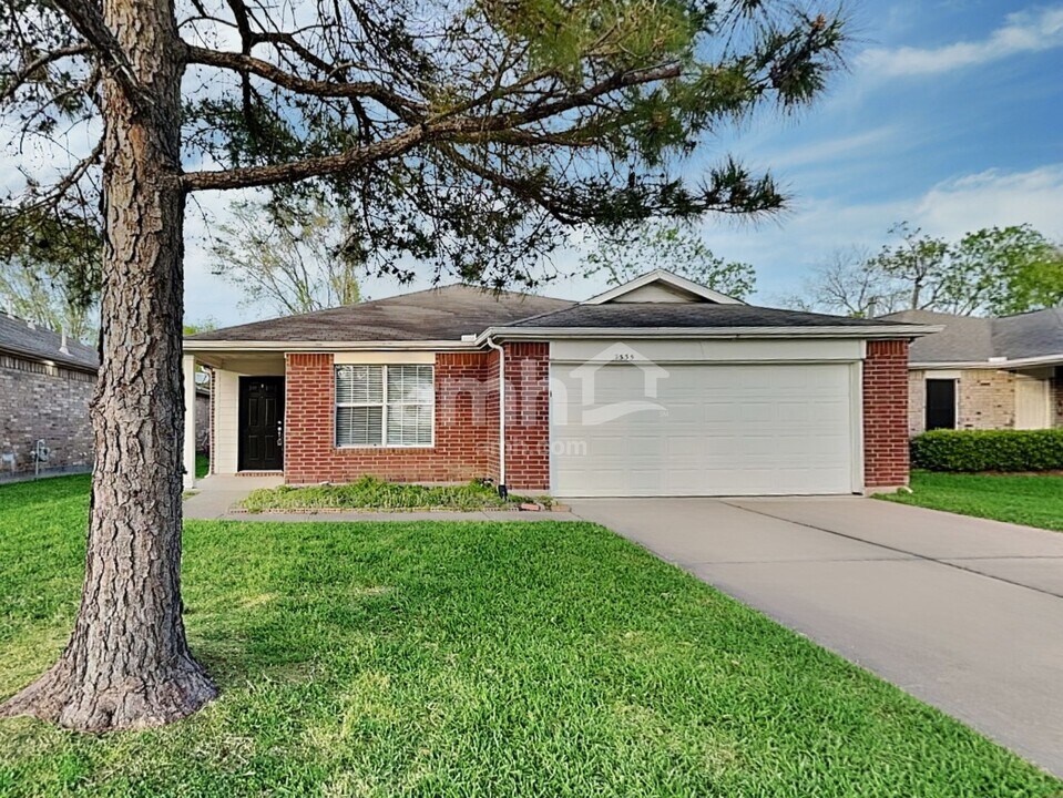 7335 Winding Canyon Ln in Houston, TX - Building Photo