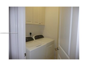113 Riverwalk Cir W-Unit -141 in Plantation, FL - Building Photo - Building Photo