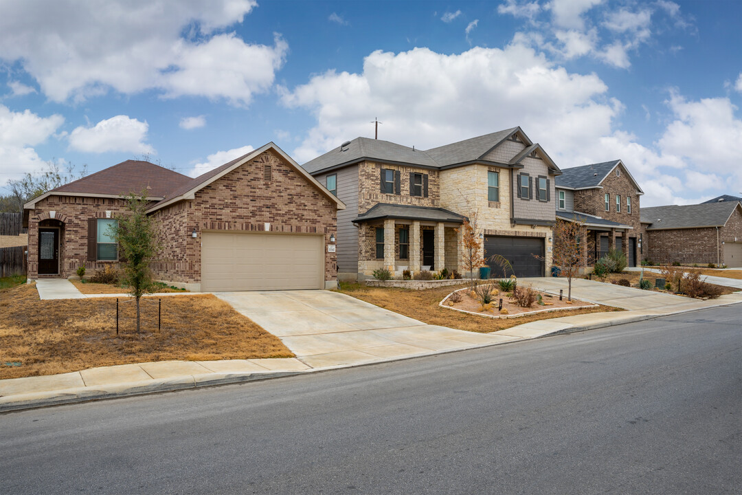 Champions Landing in San Antonio, TX - Building Photo