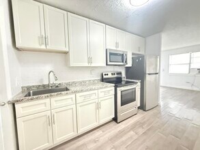 1017 SW 8th St in Homestead, FL - Building Photo - Building Photo