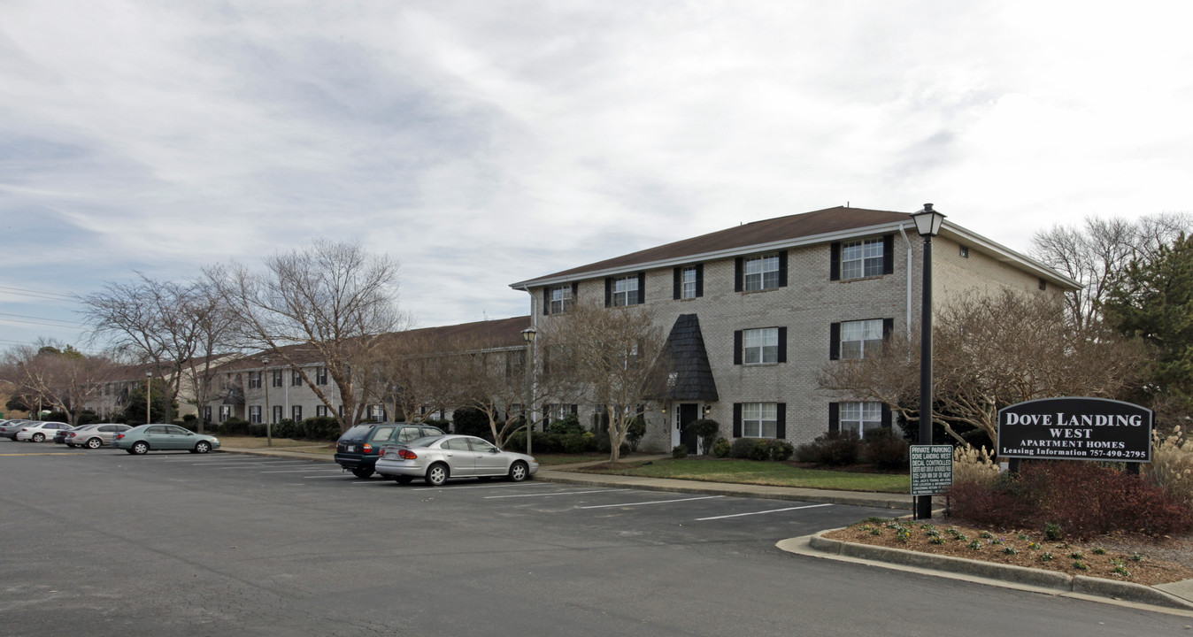 Dove Landing in Virginia Beach, VA - Building Photo