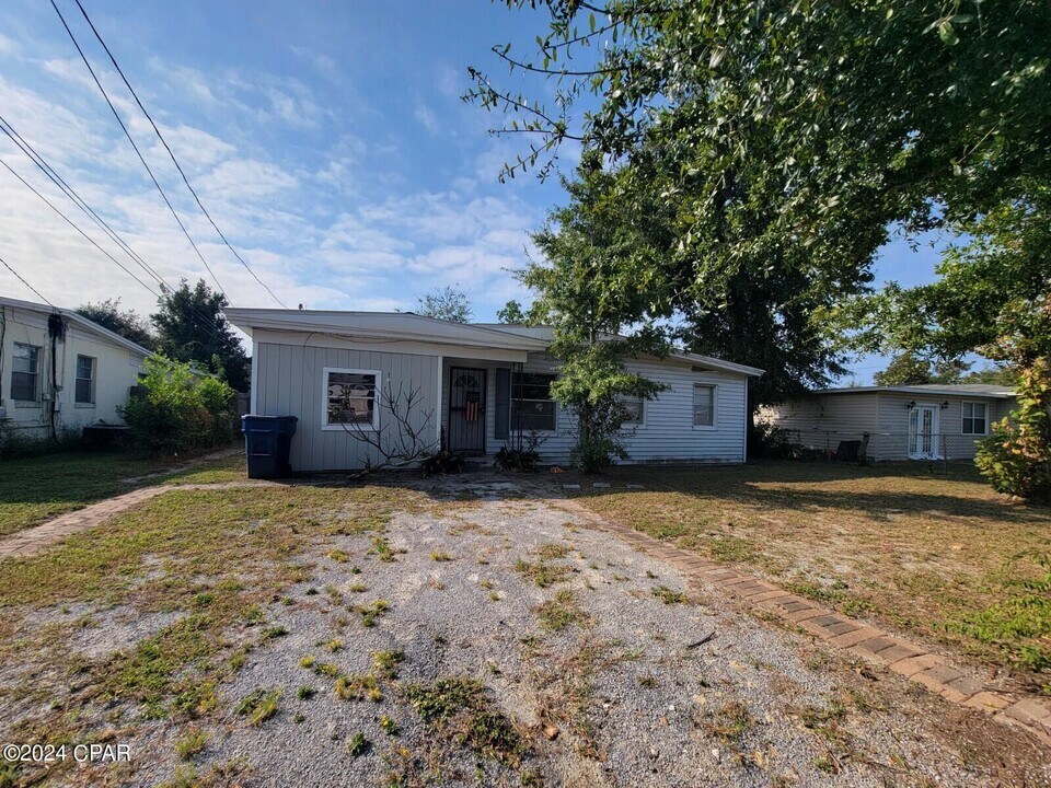 1405 W 13th St in Panama City, FL - Building Photo