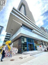 161 Roehampton Ave in Toronto, ON - Building Photo - Building Photo