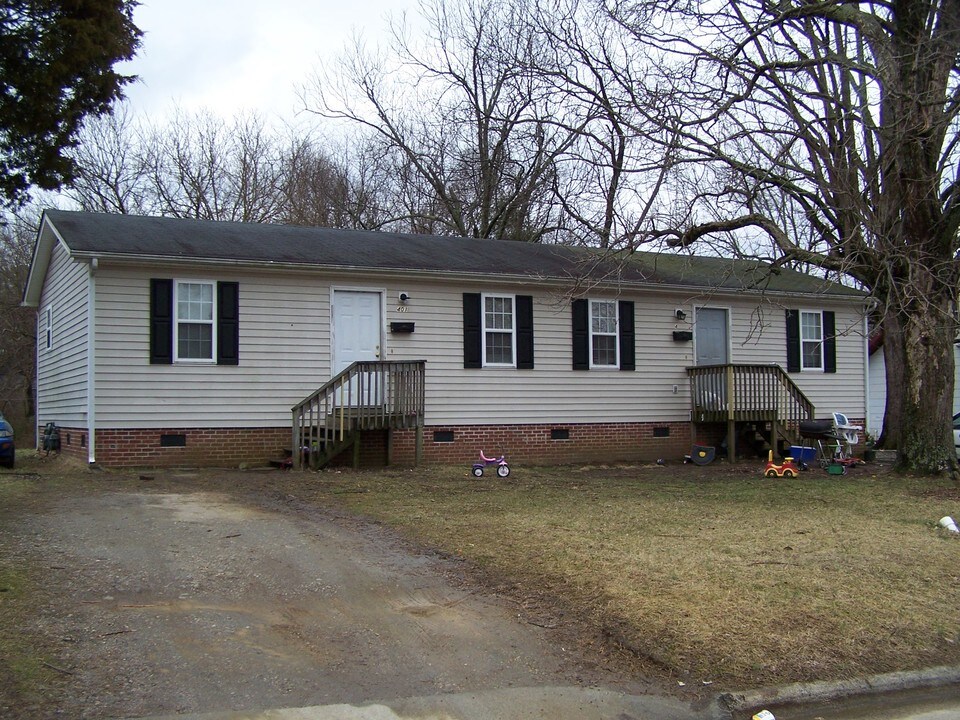 401 Sycamore St in Oxford, NC - Building Photo