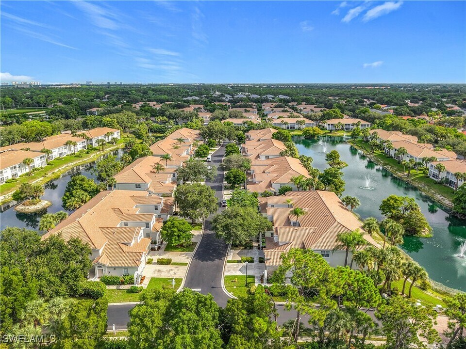 6834 Lantana Bridge Rd in Naples, FL - Building Photo
