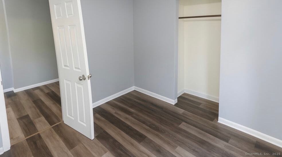 64 McKinley Ave, Unit a9 in Bridgeport, CT - Foto de edificio