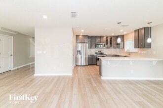 8145 Windmill Way in Jacksonville, FL - Building Photo - Building Photo