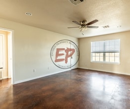 2824 Jerry Mashek Dr in West, TX - Building Photo - Building Photo