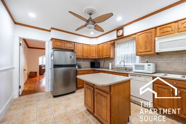 property at 2305 N Melvina Ave