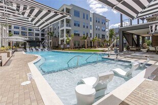 1150 E Perry Ln in Savannah, GA - Building Photo