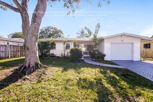 700 S Rainbow Dr in Hollywood, FL - Building Photo