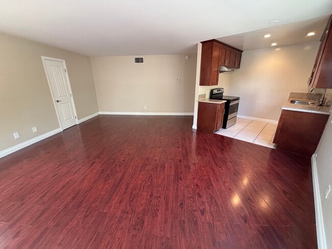 2841 Montrose Ave in Glendale, CA - Building Photo - Building Photo