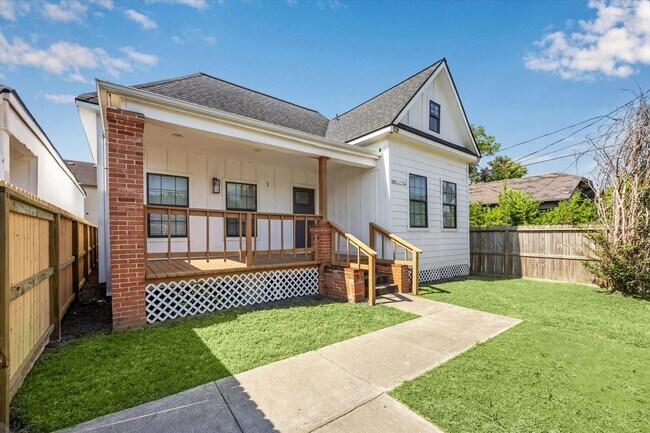 2302 Sumpter St in Houston, TX - Building Photo - Building Photo