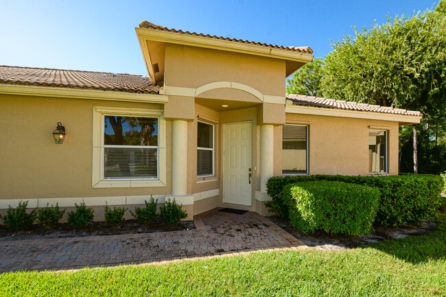 7033 Willow Pine Way in Port St. Lucie, FL - Foto de edificio - Building Photo