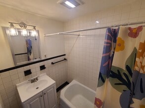 298 Howe Ave, Unit 2nd Floor in Shelton, CT - Foto de edificio - Building Photo