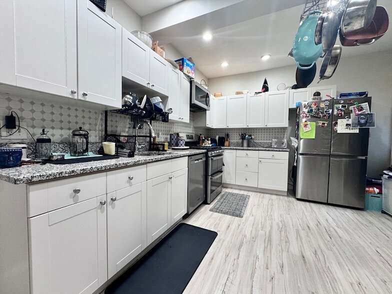1584 Beacon St, Unit 1 in Brookline, MA - Building Photo