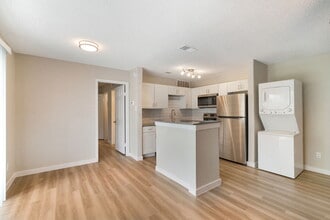 Tides on Oakland Hills in Fort Worth, TX - Building Photo - Building Photo