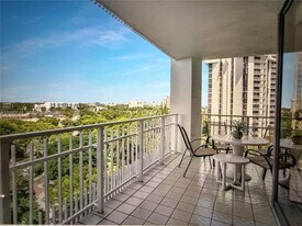 2000 Towerside Terrace in Miami, FL - Building Photo
