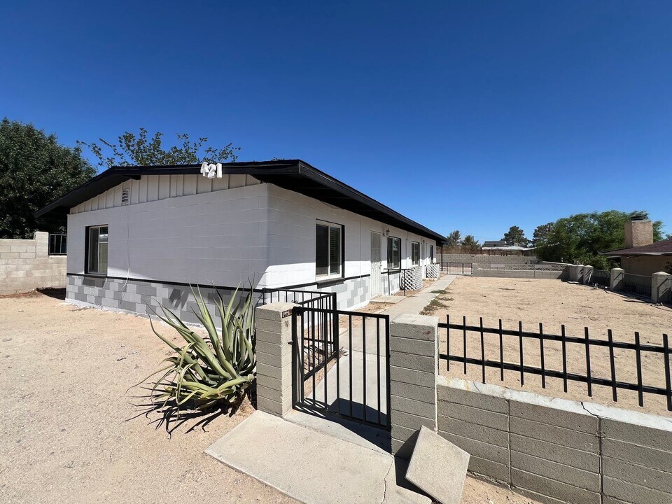421 Juniper St in Barstow, CA - Building Photo