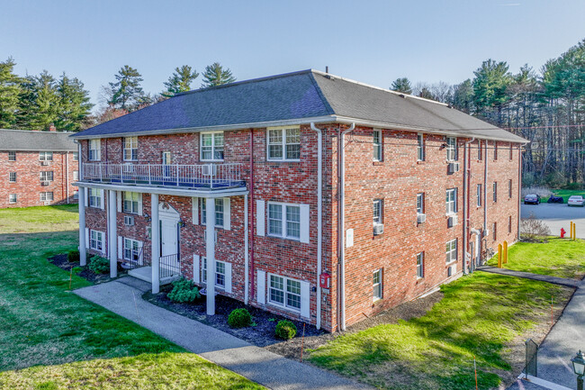 Meadowbrook Condominiums in Acton, MA - Foto de edificio - Building Photo