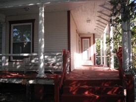 1586 Genessee Ave in Columbus, OH - Building Photo