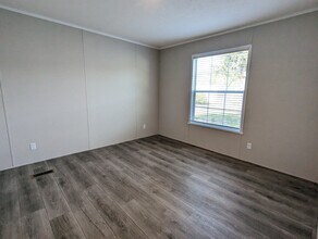 52 E Arizona in Belleville, MI - Building Photo - Building Photo