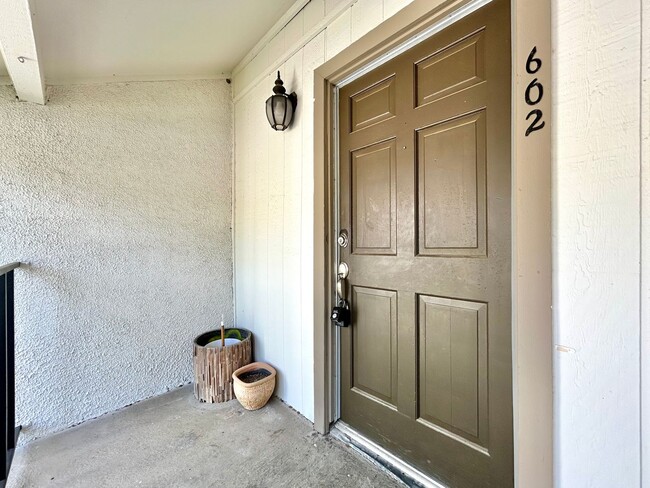 6910 Hart Ln in Austin, TX - Building Photo - Building Photo