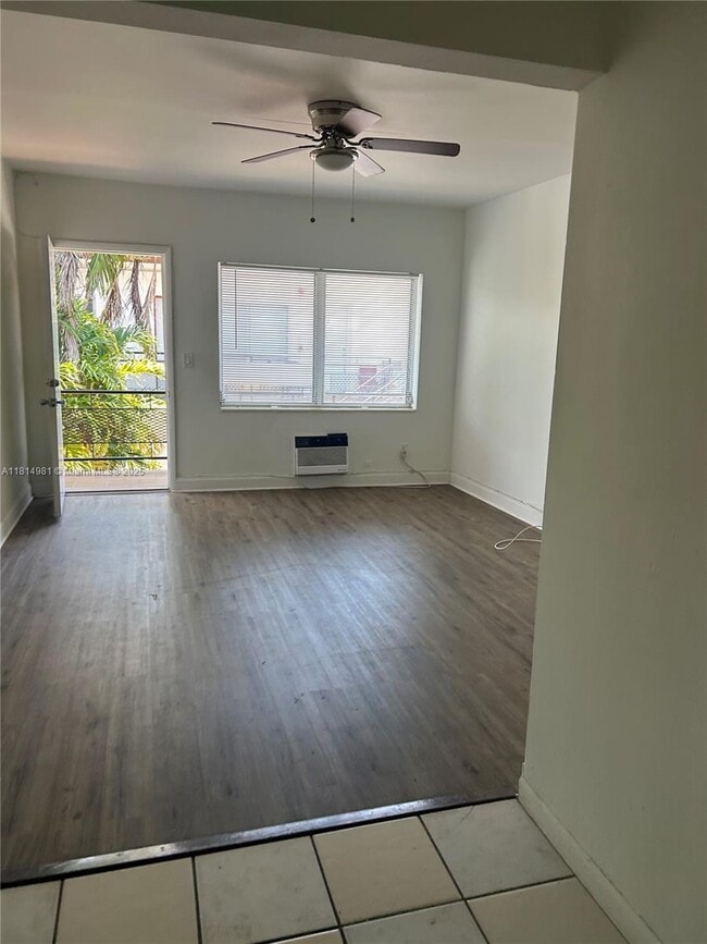 8210 Byron Ave in Miami Beach, FL - Foto de edificio - Building Photo