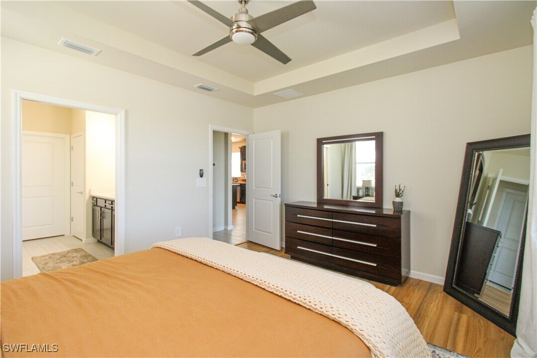 2235 Yellowfin Cir in Naples, FL - Building Photo