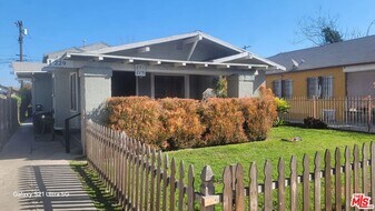229 E 85th St in Los Angeles, CA - Building Photo