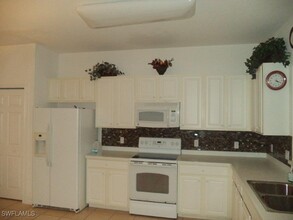 9058 Water Tupelo Rd in Ft. Myers, FL - Foto de edificio - Building Photo