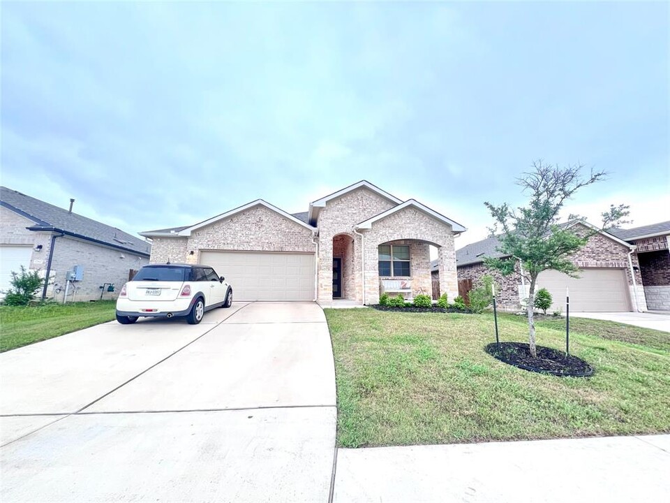 17613 Avalar Ave. in Pflugerville, TX - Building Photo