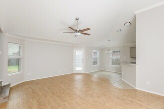 2104 Deniro Dr in Fort Worth, TX - Foto de edificio - Building Photo