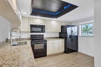 146 Cypress Way E in Naples, FL - Building Photo - Building Photo