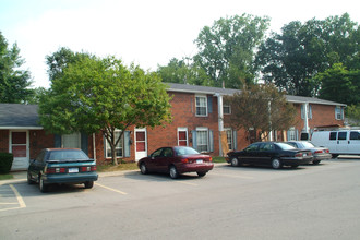 Woodside Square Apartments in Romulus, MI - Building Photo - Building Photo