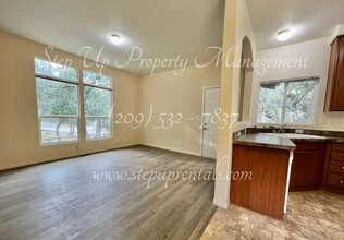 18247 Berry Ln in Sonora, CA - Building Photo - Building Photo