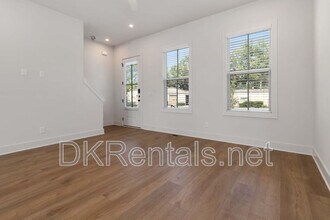 964 N Circle Dr NW in Atlanta, GA - Building Photo - Building Photo