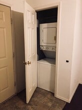 1782 N Gregg Ave, Unit Pool House in Fayetteville, AR - Building Photo - Building Photo