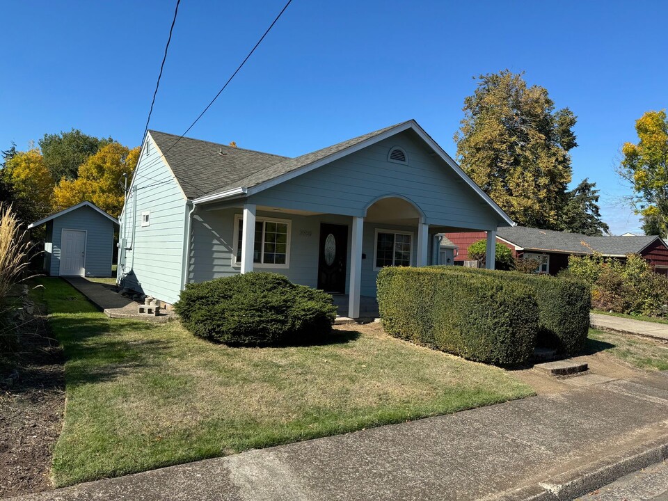 2960 Ferry St in Eugene, OR - Building Photo