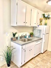 369 palm ave, Unit 27 in Oakland, CA - Building Photo - Building Photo