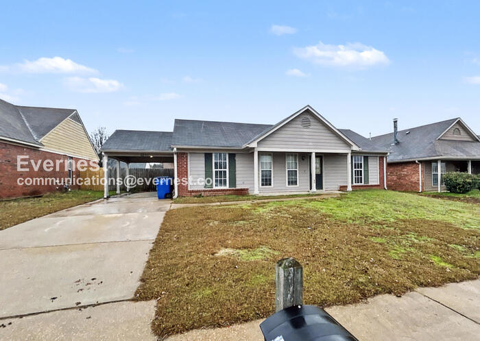 6330 Magnolia Lakes Dr in Olive Branch, MS - Building Photo