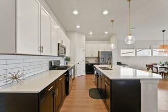 708 Bridgestone Way in Buda, TX - Foto de edificio - Building Photo