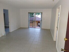 4721 NW 7th St in Miami, FL - Building Photo