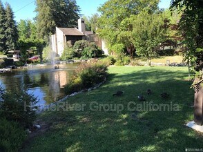 871 Woodside Ln E in Sacramento, CA - Building Photo - Building Photo